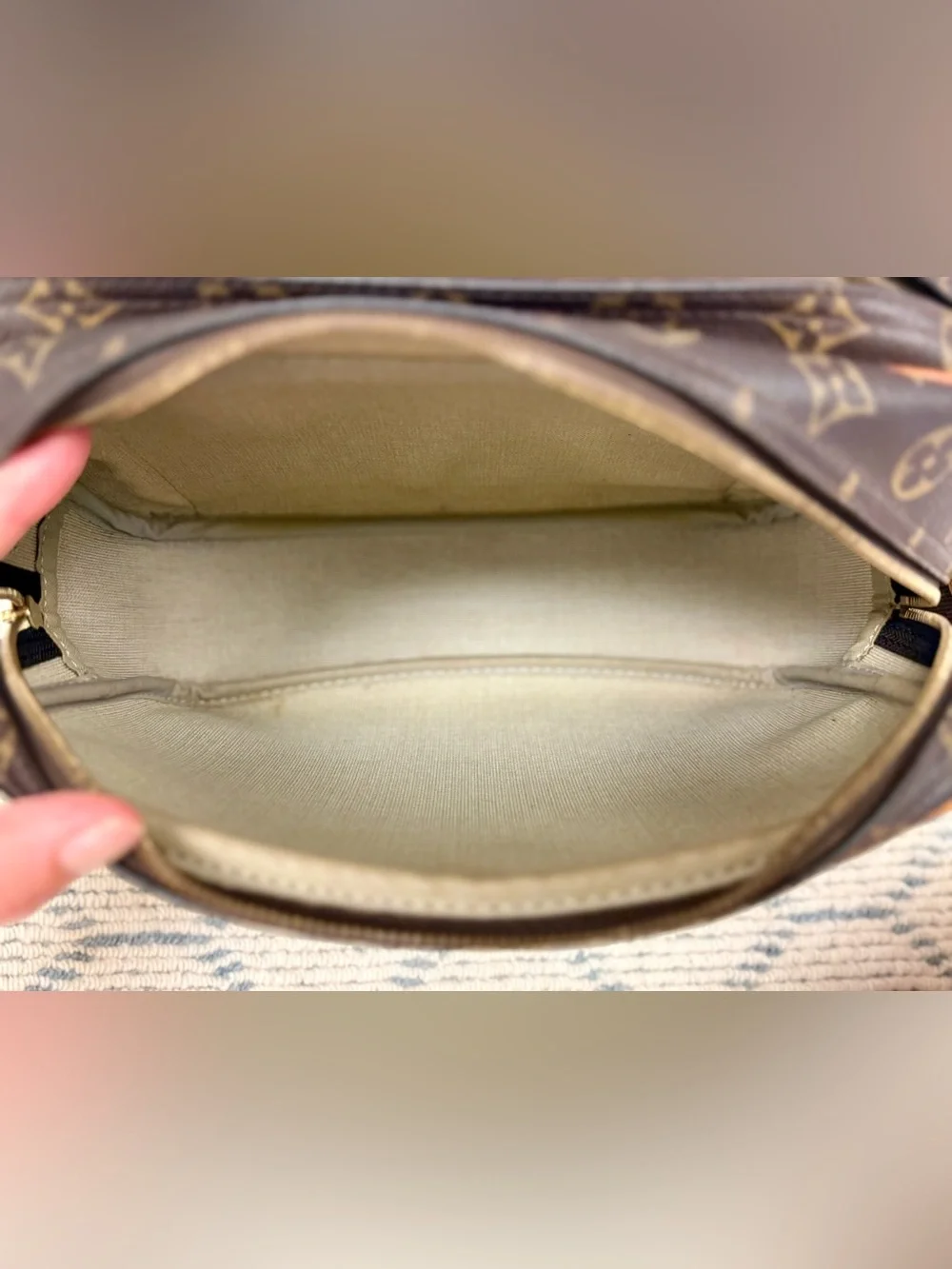 LOUIS VUITTON Vintage Unisex Y2K Brown Monogram Canvas Reporter PM Crossbody